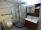 suite room modern bathroom - hummingbird hotel
