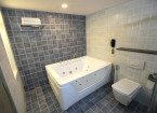 suite room bath cubics - hummingbird hotel